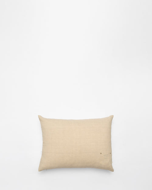 3aynak 3al Watan embroidered cushion, back view