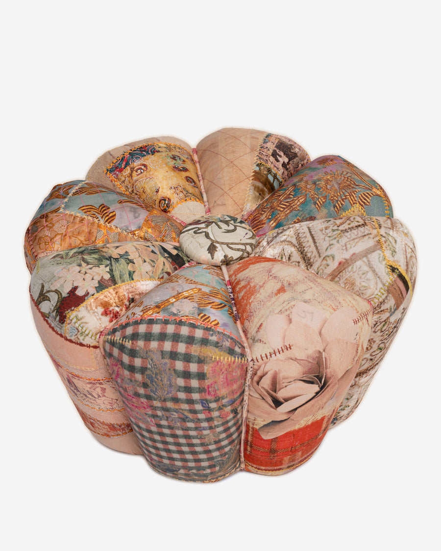 Small Pouf in Cynzia.Assemblage 12