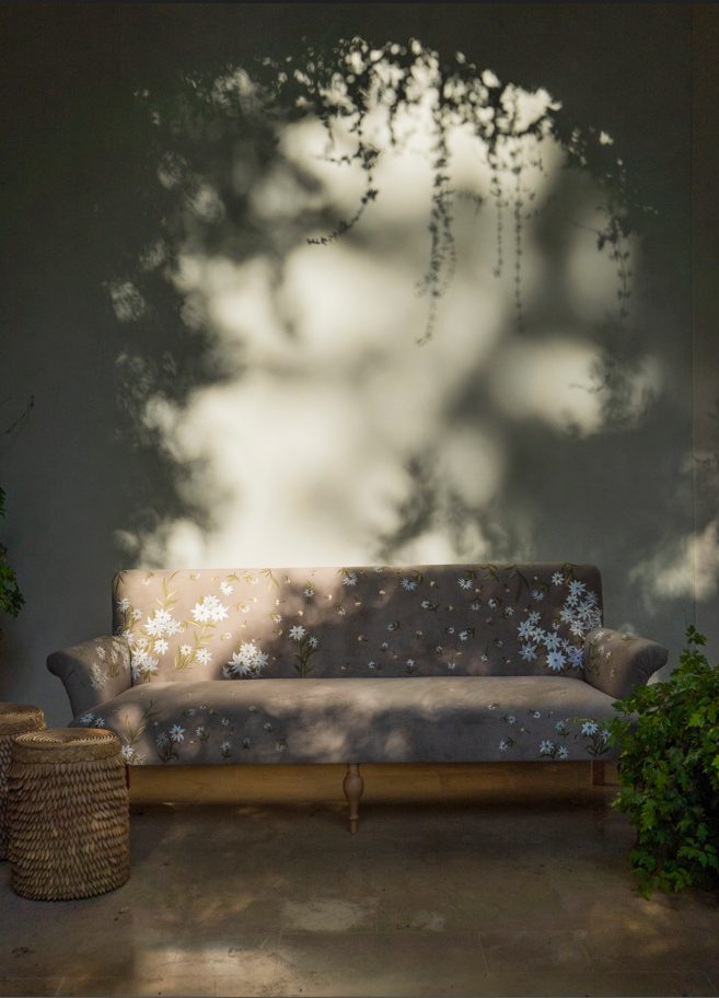 Edelweiss / Velvet Embroidered Tattout Sofa