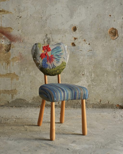 Cock-a-doodle-doo chair